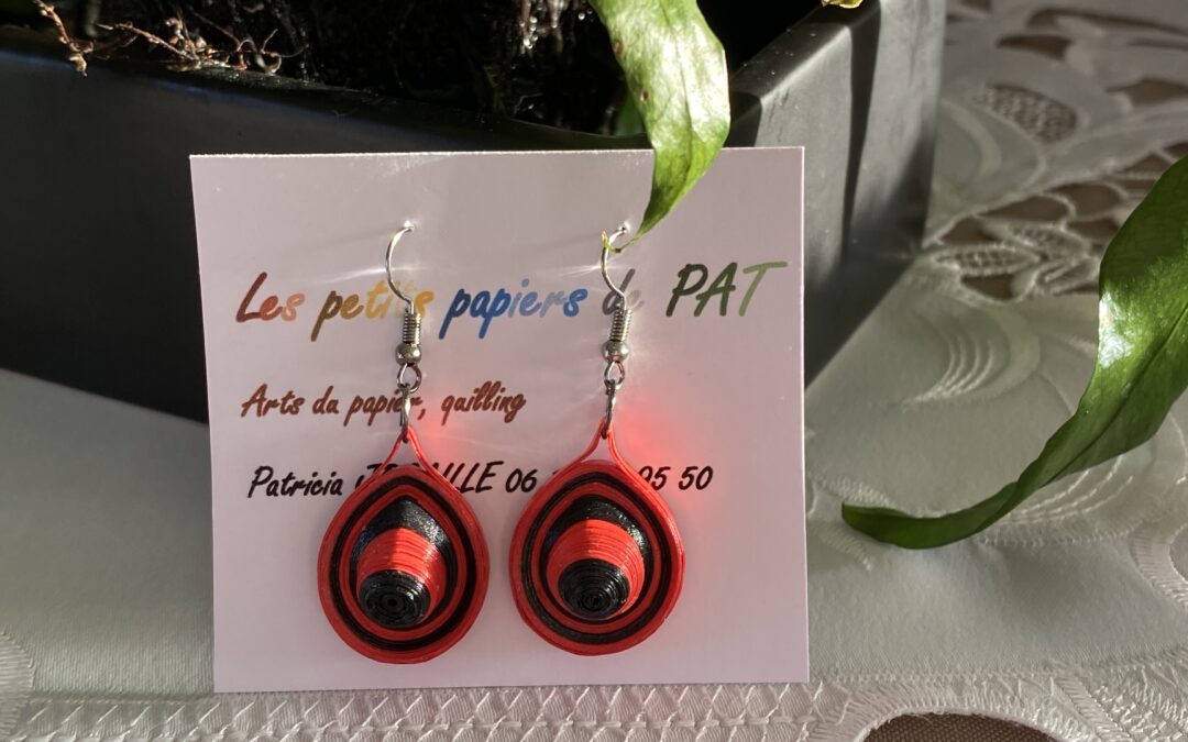 Bijoux : boucles d&rsquo;oreilles, colliers