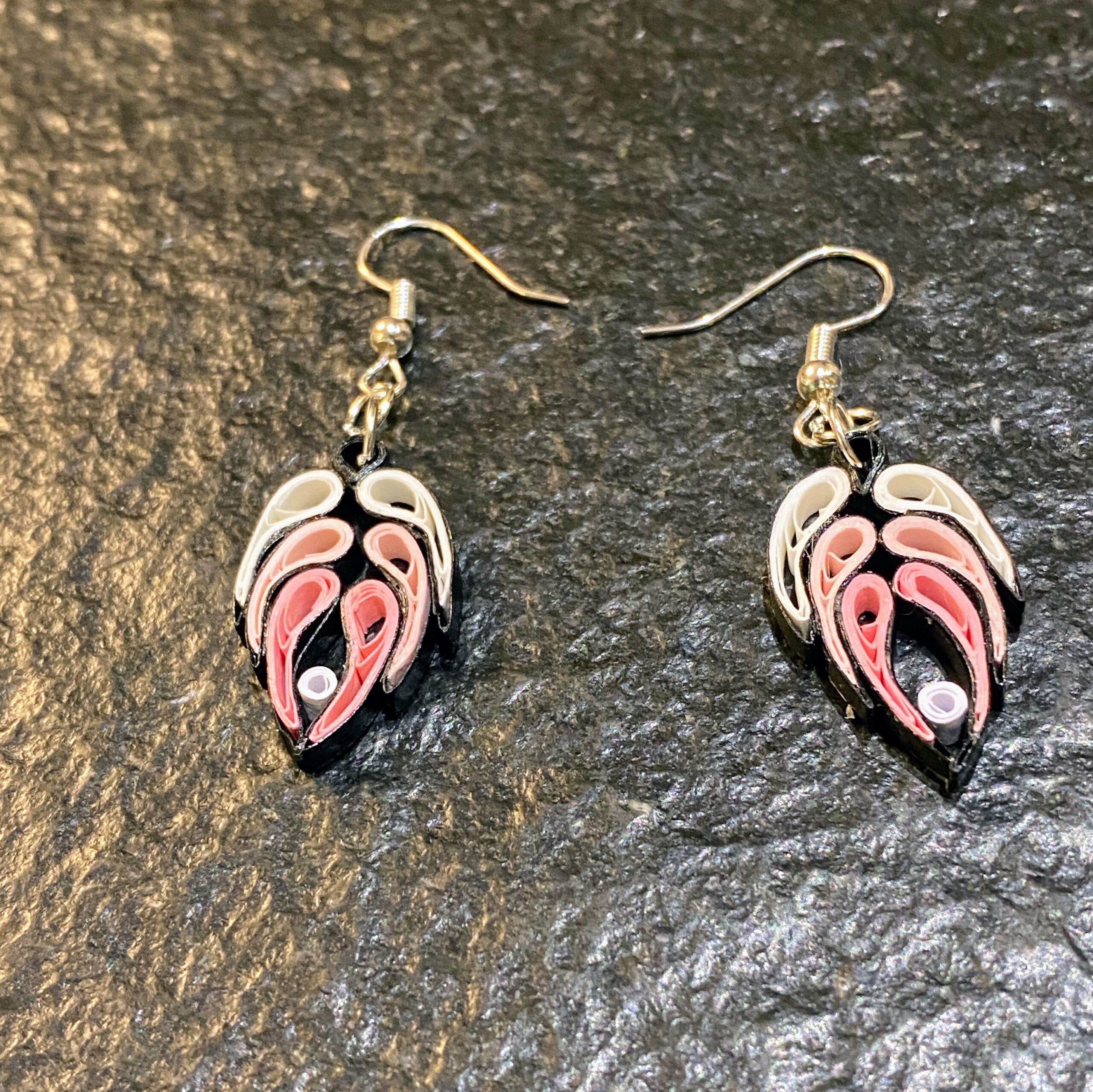BOUCLES PLUMES ROSES QUILLING BOUCLES PLUMES ROSES