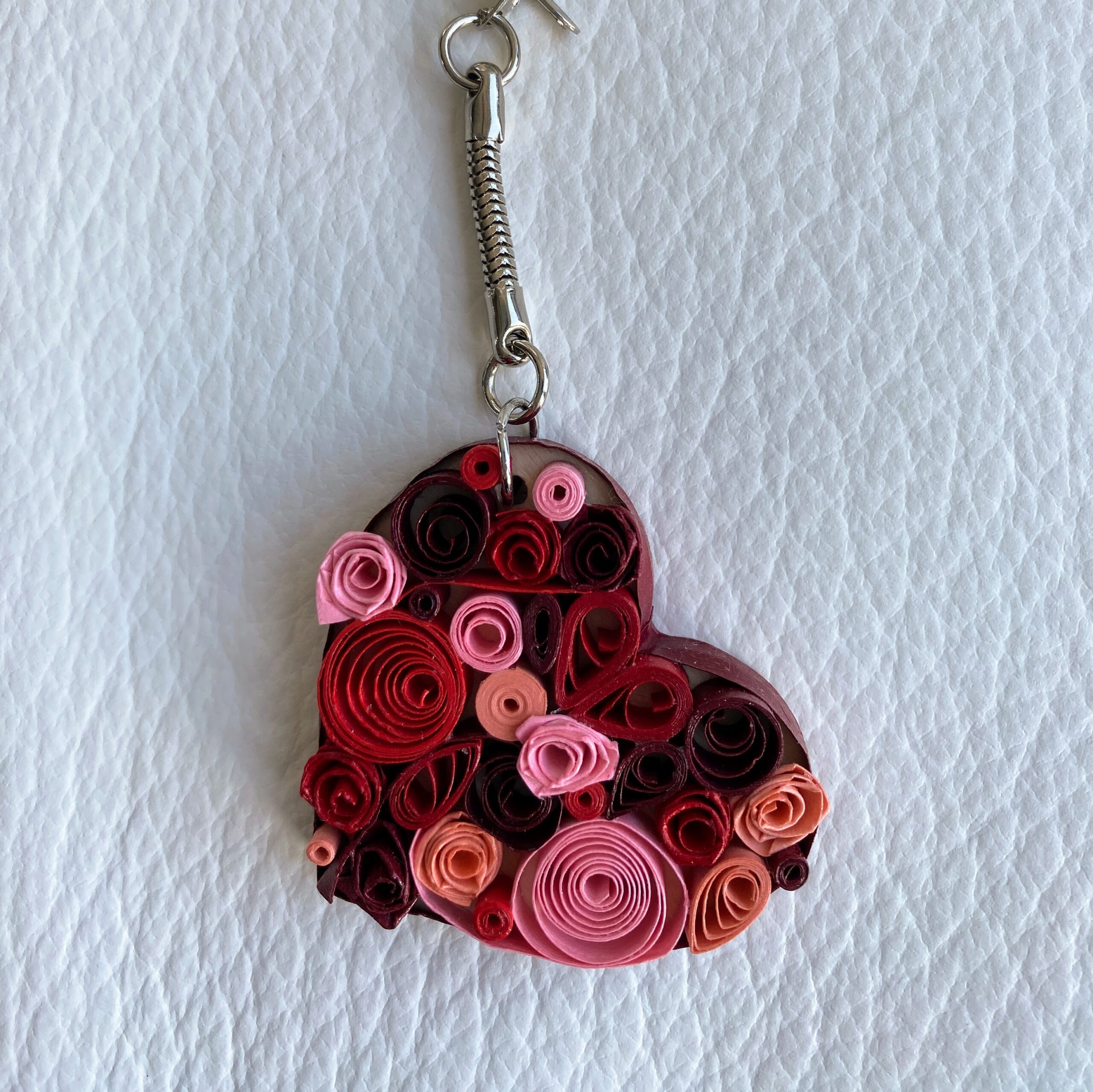 PORTE CLES COEUR ROUGE QUILLING PORTE CLES COEUR ROUGE