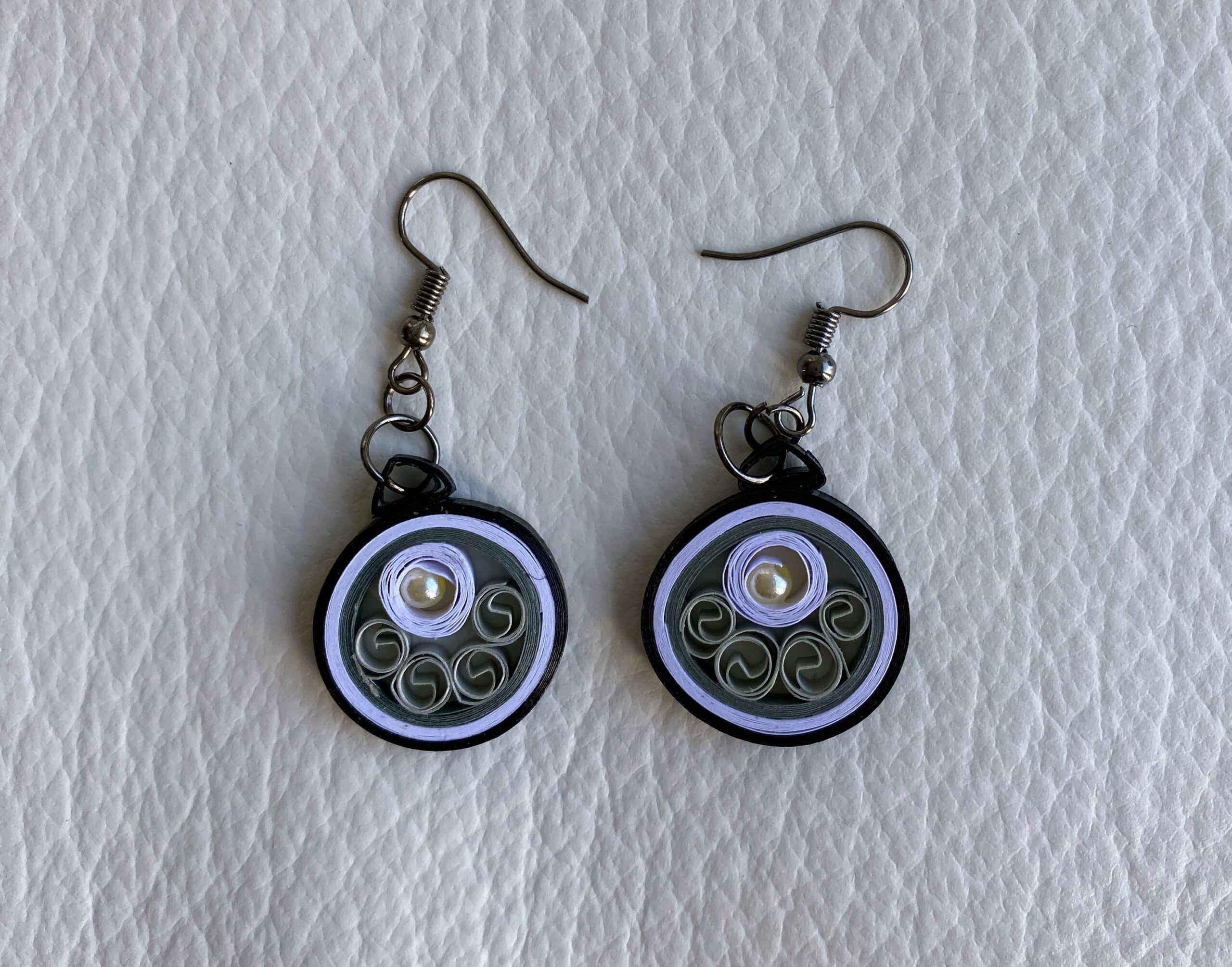 BOUCLES RONDES VAGUES GRISES QUILLING BOUCLES RONDES VAGUES GRISES