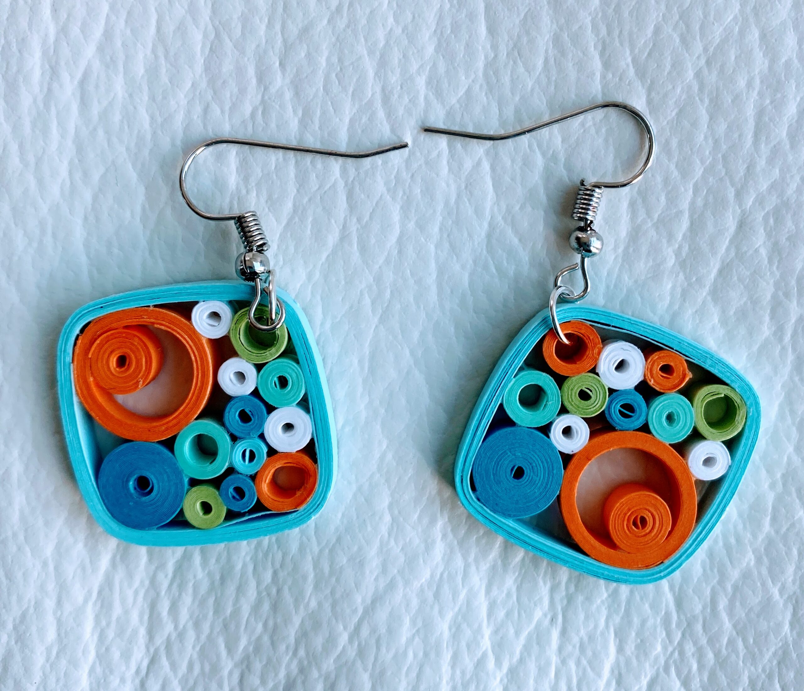 BOUCLES CARREES BLEUES QUILLING BOUCLES CARREES BLEUES