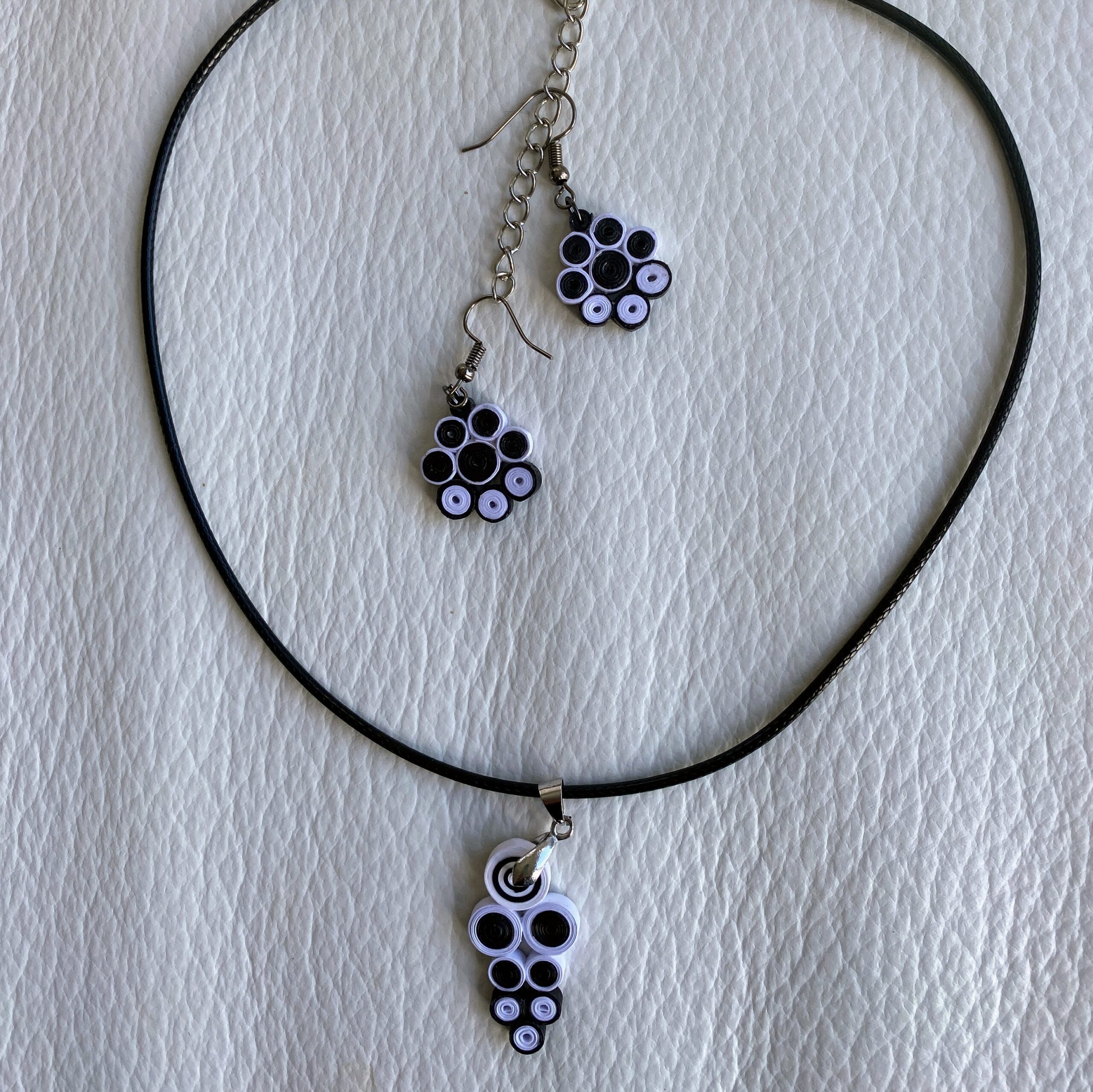 PARURE GRAPPE NOIRE QUILLING PARURE GRAPPE NOIRE