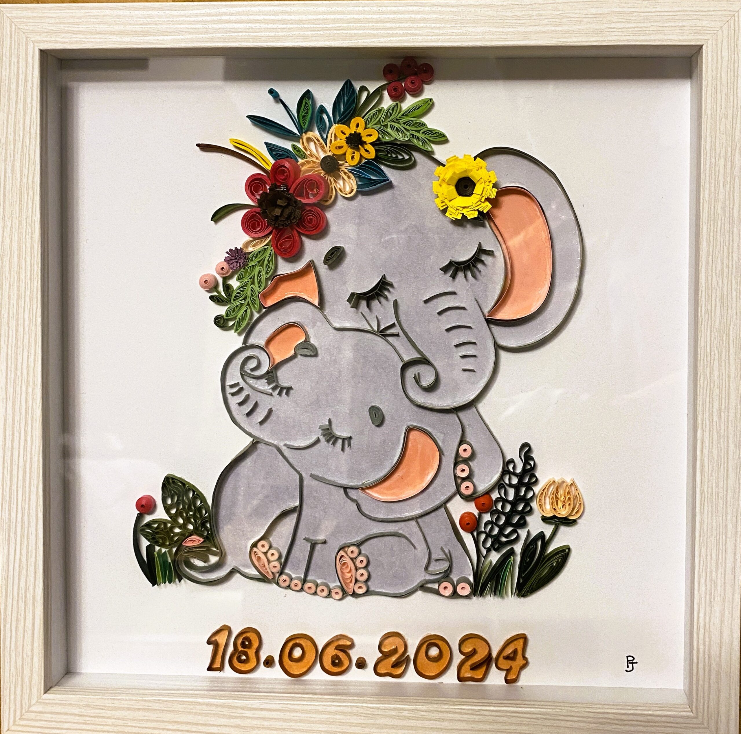 MAMAN ELEPHANT QUILLING MAMAN ELEPHANT