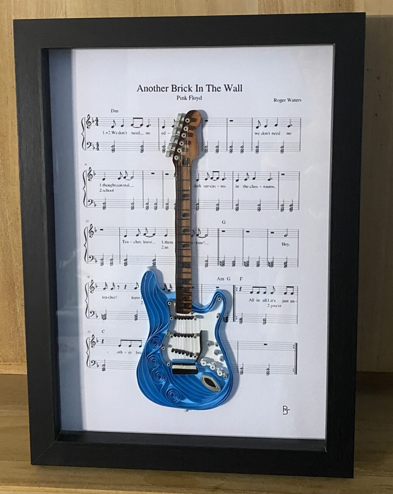 FENDER BLEUE QUILLING FENDER BLEUE